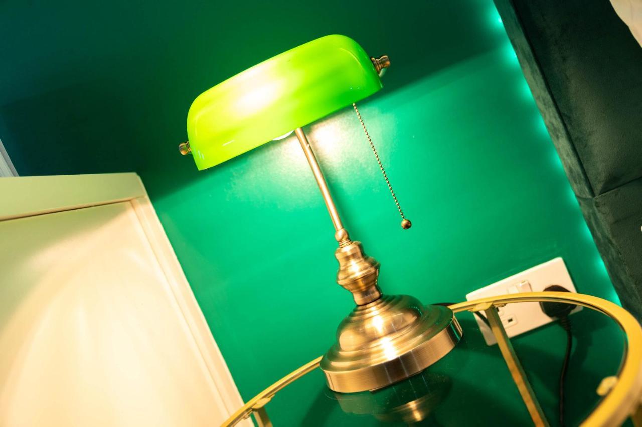 Maevela Apartments - Top Floor Rolex Themed Studio Apt Inside The Cube, Mailbox - Free Netflix & Wifi Birmingam Exterior foto